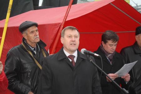 Новосибирцы почтили память защитников Верховного Совета