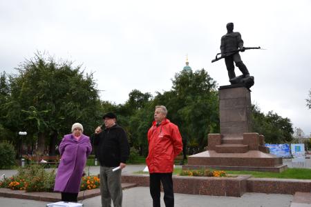 Не забудем, не простим! Митинг в Астрахани, посвященный 20-летию трагических событий октября 1993 года