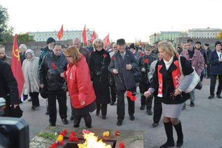 Всероссийская акция протеста, посвященная памяти трагических событий октября 1993 года. Справка Отдела рабочего, профсоюзного движения и связей с общественными организациями ЦК КПРФ