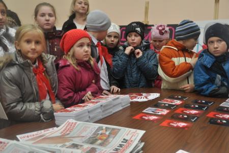 Мы выступаем за комсомолом! В Санкт-Петербург прибыла группа пионеров из Нижнего Новгорода