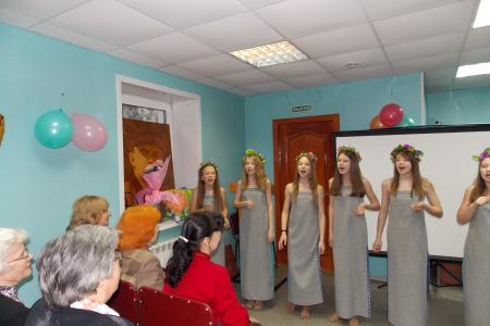 Барнаульские коммунисты провели праздничный вечер в День матери 