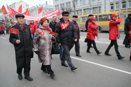 Жулики и воры – пять минут на сборы! Демонстрация в честь Великого Октября в Иваново