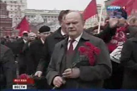 Телеканал "Россия-1" в программе "Вести" показала репортаж об акции КПРФ на Красной площади в честь годовщины Великого Октября