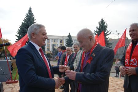Праздник, который всегда с нами. Празднование годовщины Октября в Северной Осетии