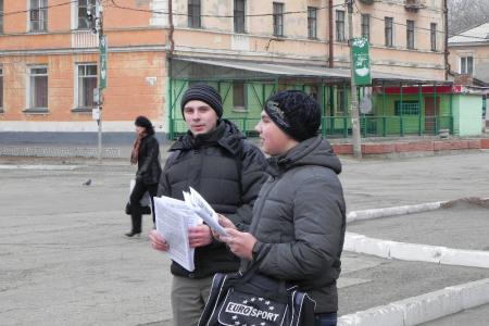 Алтайский край. Рубцовские коммунисты на пикете собирали подписи в защиту памятника В.И. Ленину