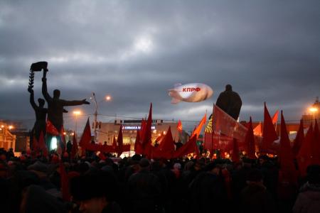 Около 4 тысяч новосибирцев приняли участие в демонстрации и митинге в честь годовщины Великого Октября
