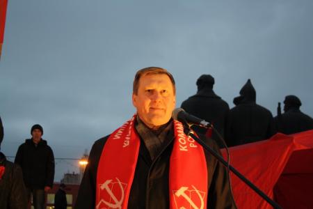 Около 4 тысяч новосибирцев приняли участие в демонстрации и митинге в честь годовщины Великого Октября