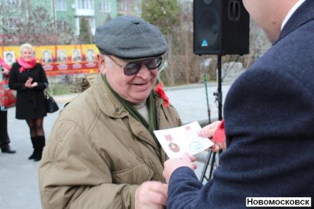 Шествиями, митингами и возложениями отметила Тульская область 96-летие Великого Октября