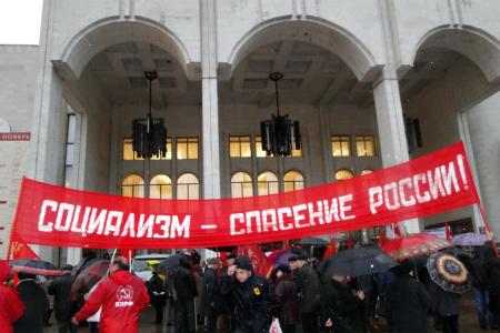 В Курске 7 ноября были демонстрация, митинг и праздничный салют