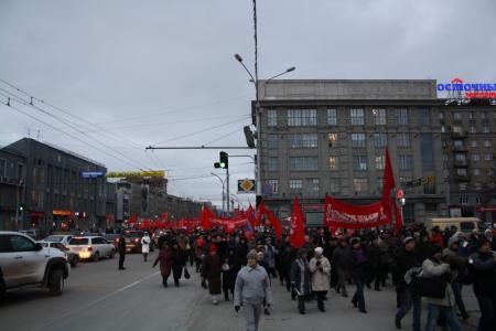 Около 4 тысяч новосибирцев приняли участие в демонстрации и митинге в честь годовщины Великого Октября