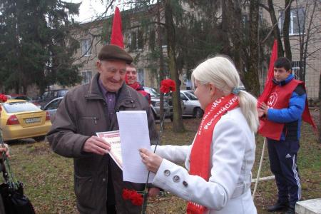 Шествиями, митингами и возложениями отметила Тульская область 96-летие Великого Октября