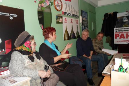 Санкт-Петербург. Коммунисты пригласили на свое собрание художника-плакатиста И.Г. Петрыгина-Родионова
