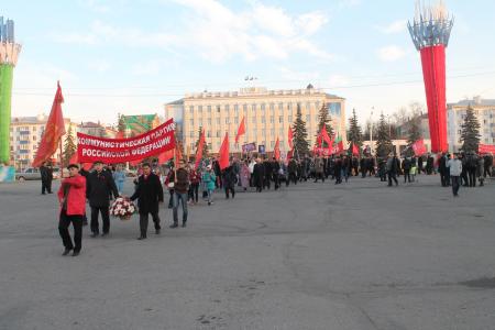 Есть у Революции начало, нет у Революции конца! Праздничная демонстрация 7 ноября в Уфе