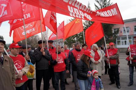 Красный Октябрь в наших сердцах. Праздник 7 ноября был отмечен в районах Воронежской области собраниями, митингами и пикетами