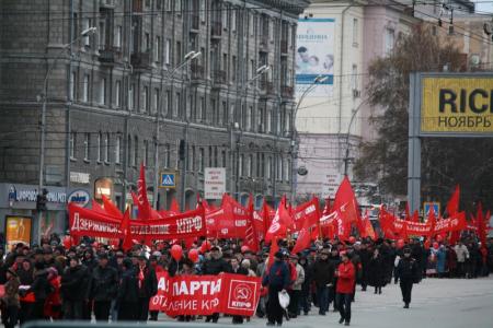 Около 4 тысяч новосибирцев приняли участие в демонстрации и митинге в честь годовщины Великого Октября