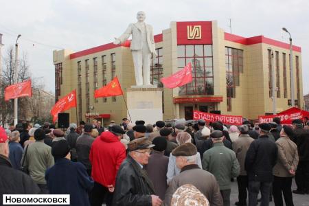 Шествиями, митингами и возложениями отметила Тульская область 96-летие Великого Октября