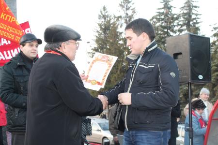 Есть у Революции начало, нет у Революции конца! Праздничная демонстрация 7 ноября в Уфе