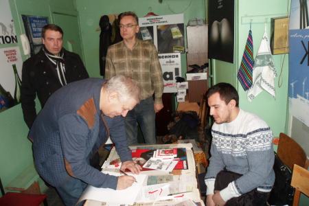 Санкт-Петербург. Коммунисты пригласили на свое собрание художника-плакатиста И.Г. Петрыгина-Родионова