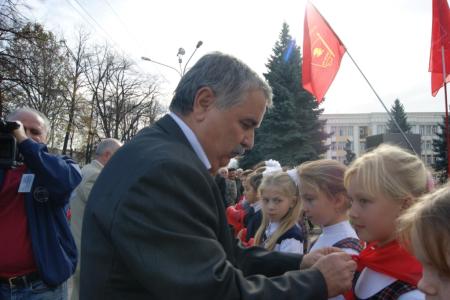 Праздник, который всегда с нами. Празднование годовщины Октября в Северной Осетии