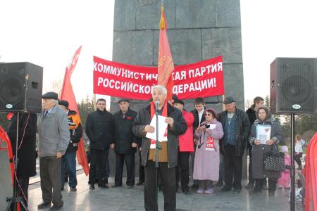 Есть у Революции начало, нет у Революции конца! Праздничная демонстрация 7 ноября в Уфе