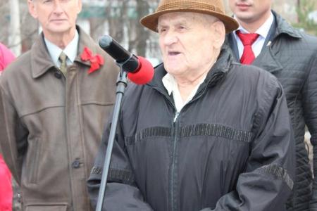 Шествиями, митингами и возложениями отметила Тульская область 96-летие Великого Октября