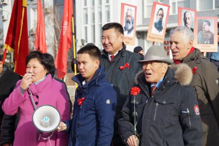 «Наша цель – отставка обанкротившегося буржуазного правительства!». Репортаж о праздновании 7 ноября в Бурятии