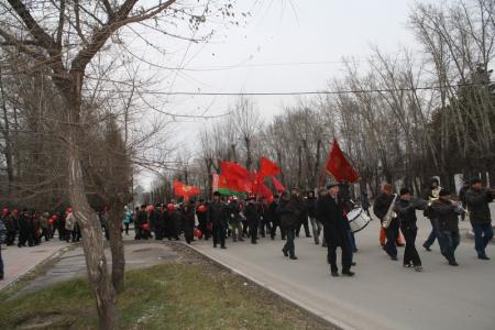 Новосибирск: Первомайский район встретил 96-ю годовщину Великого Октября демонстрацией и митингом