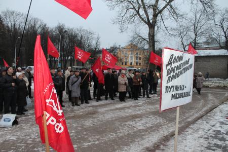 Псков. Коммунисты приняли участие в сходе граждан, протестующих против закона по организации капитального ремонта многоквартирных домов