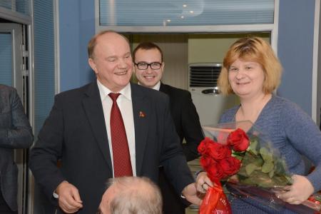 Г.А. Зюганов наградил памятной медалью ЦК КПРФ коллектив редакции газеты «Советская Россия»