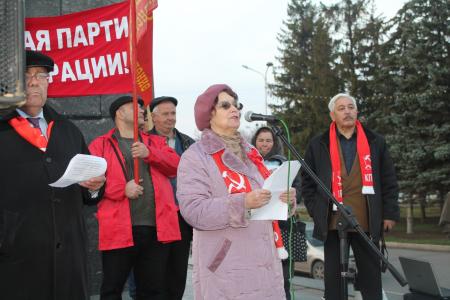 Есть у Революции начало, нет у Революции конца! Праздничная демонстрация 7 ноября в Уфе