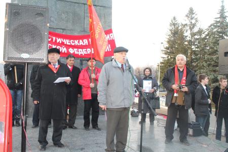 Есть у Революции начало, нет у Революции конца! Праздничная демонстрация 7 ноября в Уфе