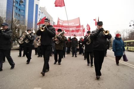 По главной улице с оркестром! Демонстрация и митинг тюменских коммунистов