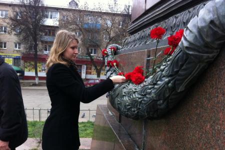Шествиями, митингами и возложениями отметила Тульская область 96-летие Великого Октября