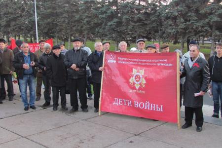 Есть у Революции начало, нет у Революции конца! Праздничная демонстрация 7 ноября в Уфе