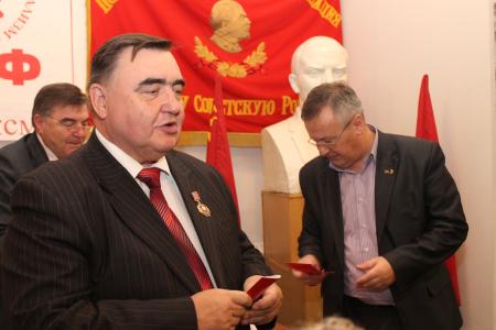 Пленум Псковского обкома КПРФ принял решение по кандидатуре на губернаторских выборах: Александр Рогов - лидер коммунистов и левопатриотической оппозиции области
