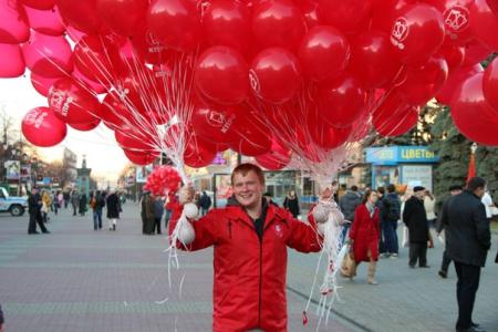 Великому Октябрю слава! Праздничная демонстрация в Челябинске