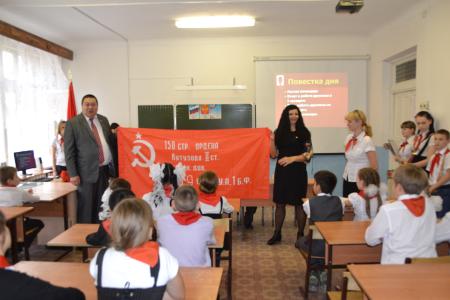 Волгоград. В 96-ю годовщину Великого Октября депутаты-коммунисты посетили школу