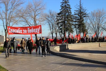 Годовщину контрнаступления советских войск под Сталинградом коммунисты отметили автопробегом 