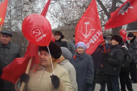 Тобольские коммунисты 7 ноября провели митинг у Вечного огня