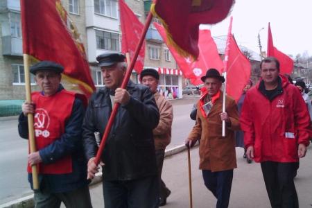 Шествиями, митингами и возложениями отметила Тульская область 96-летие Великого Октября