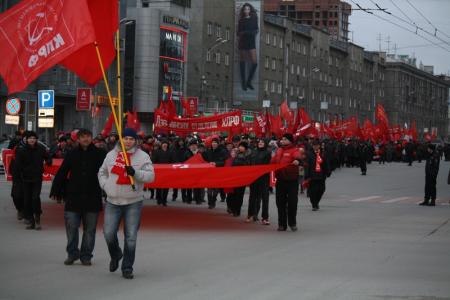 Около 4 тысяч новосибирцев приняли участие в демонстрации и митинге в честь годовщины Великого Октября