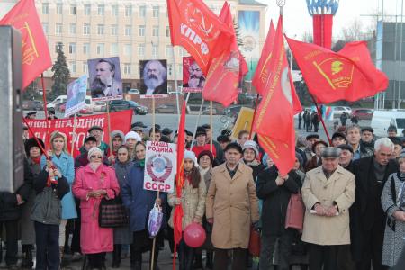 Есть у Революции начало, нет у Революции конца! Праздничная демонстрация 7 ноября в Уфе