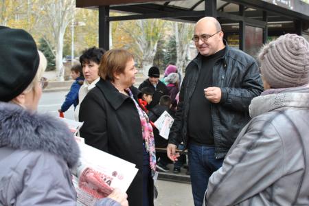 Сталинградские коммунисты в День Октябрьской революции провели марш-митинг