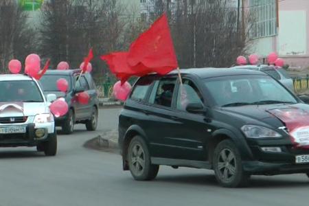 Магадан: Автопробег, посвященный 95 годовщине образования комсомола