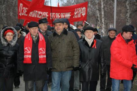 Около 4 тысяч новосибирцев приняли участие в демонстрации и митинге в честь годовщины Великого Октября