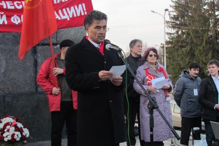 Есть у Революции начало, нет у Революции конца! Праздничная демонстрация 7 ноября в Уфе