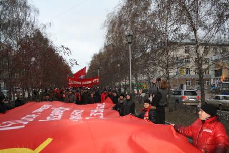 Около 4 тысяч новосибирцев приняли участие в демонстрации и митинге в честь годовщины Великого Октября