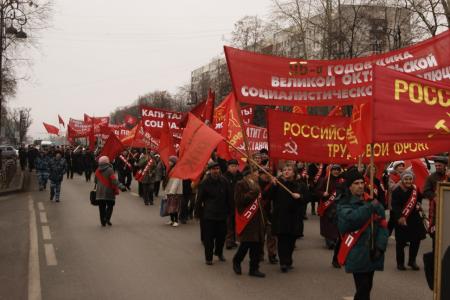 По главной улице с оркестром! Демонстрация и митинг тюменских коммунистов