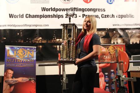 Вес взят! «Железная девочка» из спортклуба КПРФ покорила штангу весом 135 килограмм