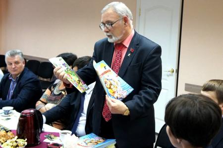 «Соберем ребенка в школу!». Коммунисты из Кургана принимают участие в благотворительных мероприятиях